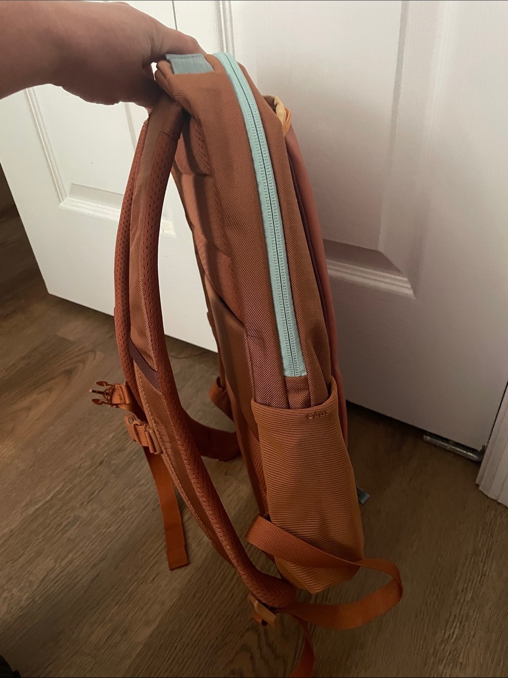 NWT Cotopaxi Allpa 18L Daypack Whiskey Tan Travel Backpack -Laptop Sleeve - Picture 7 of 7